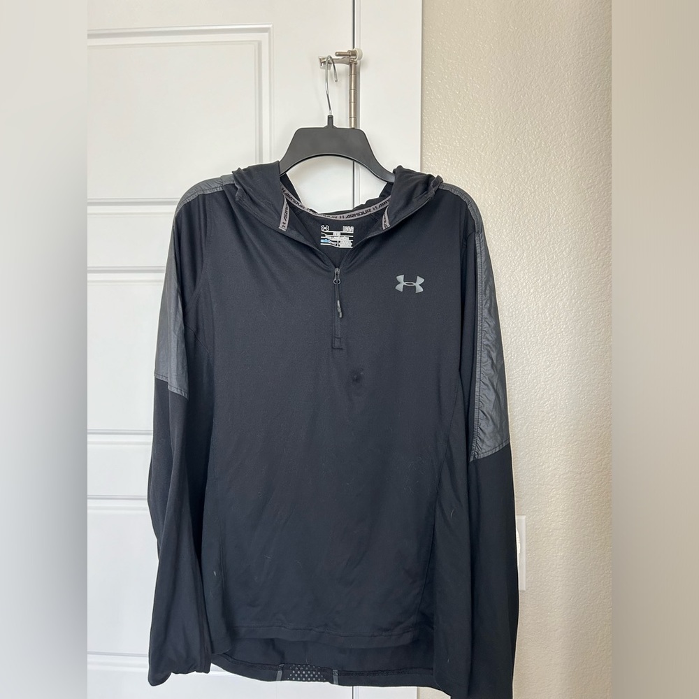 Men’s Under Armour hooded wind breaker